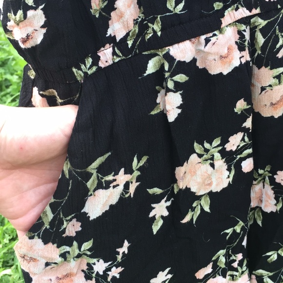 🌸 Forever 21 flower romper 🌸 - Picture 5 of 6